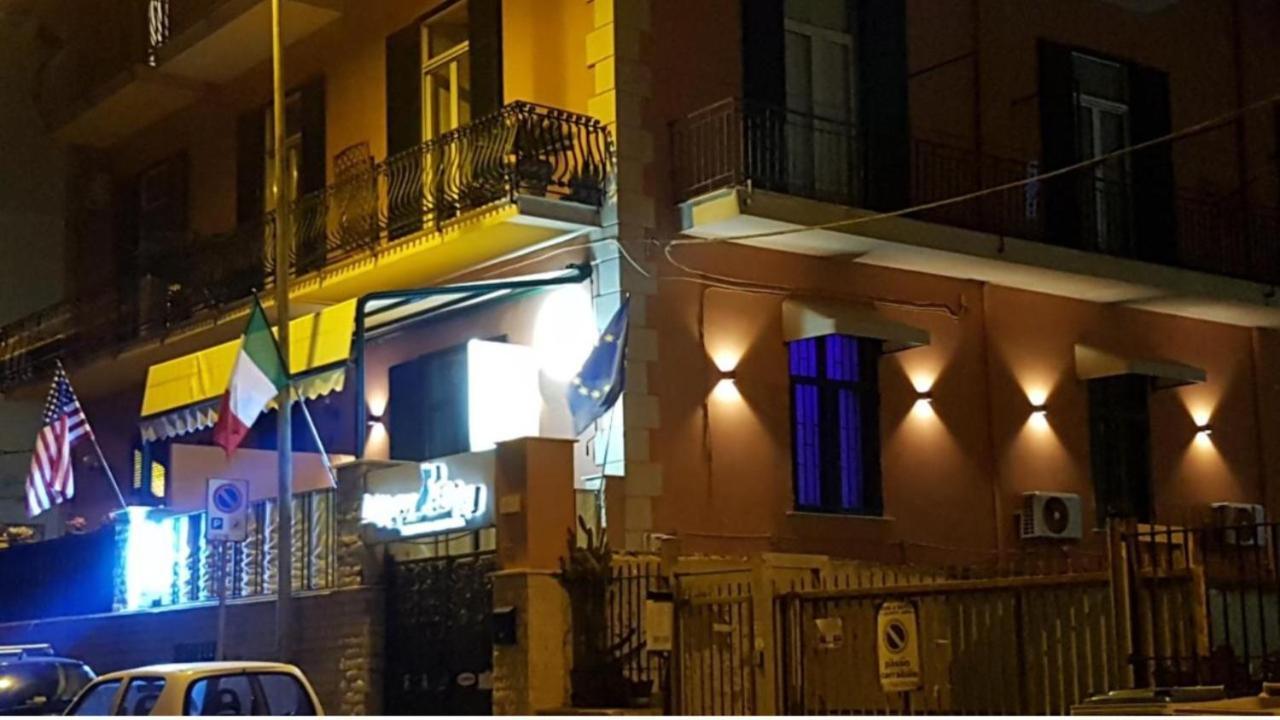Taromy Naples
